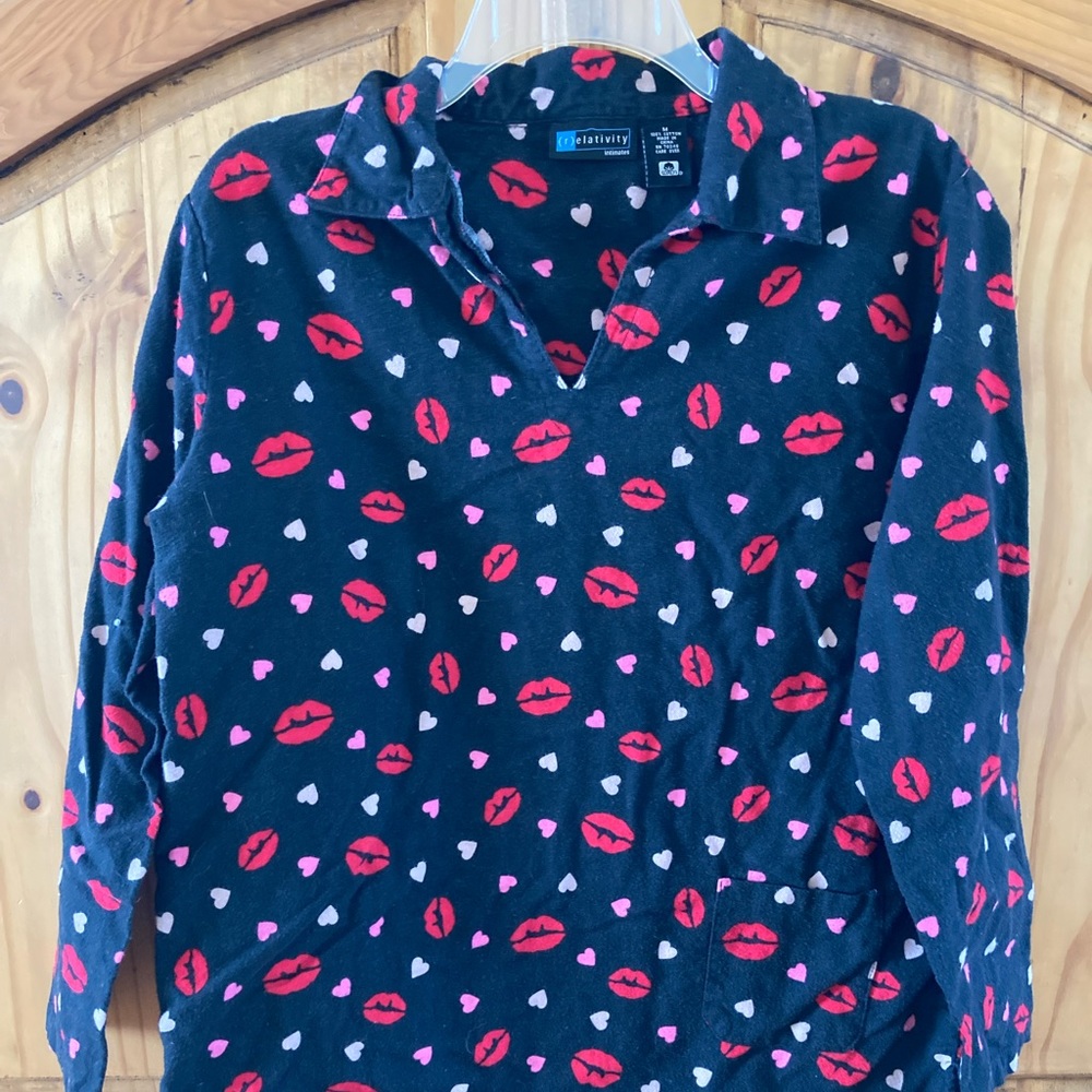 Women Relativity black red pink lips 2 piece flannel pajamas size M